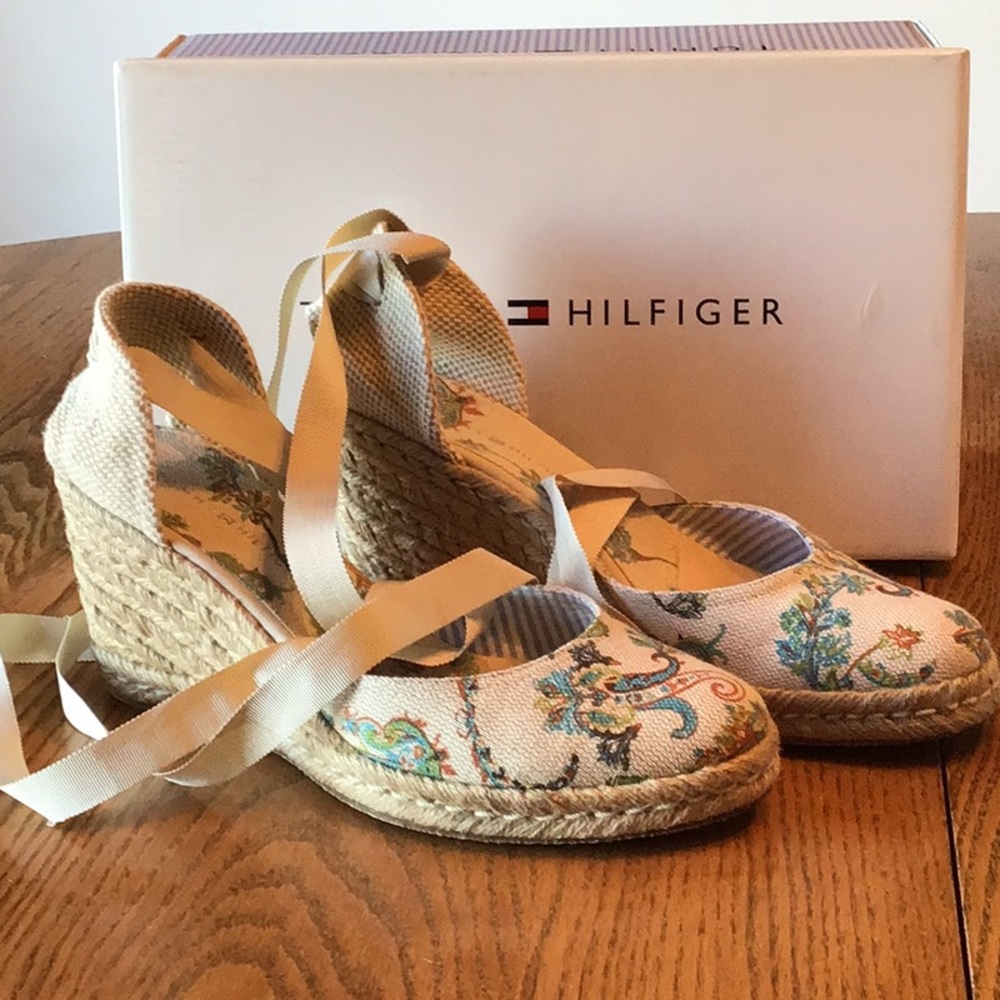 Tommy Hilfiger Tia Ivory Paisley Tie Ups